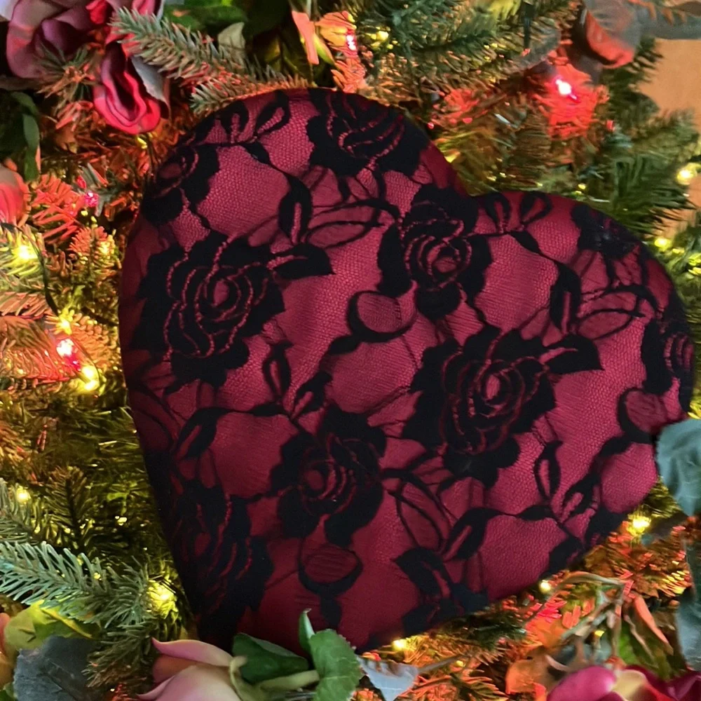 SET of 4 Heart Shaped Valentine Chocolate Boxes - Picture 5 of 7